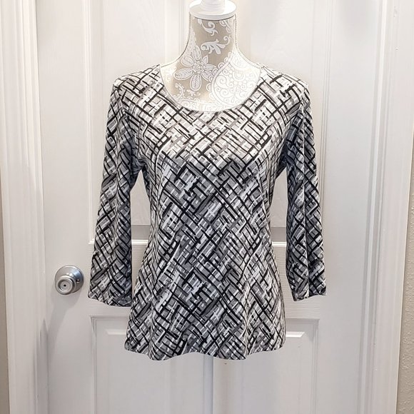 Karen Scott Tops - Karen Scott 3/4 Sleeve Grey Patterned Shirt